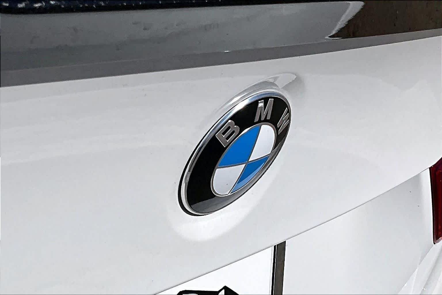 Used 2016 Alpine White BMW  image 27