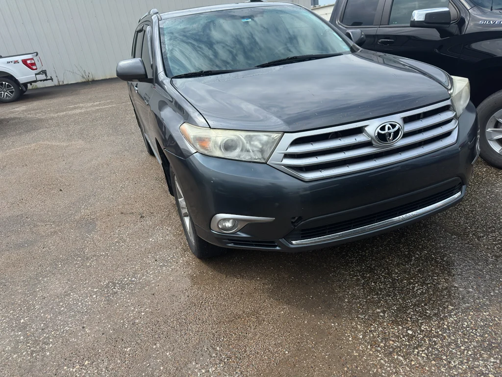 Used 2011 Magnetic Gray Metallic Toyota Limited image 2