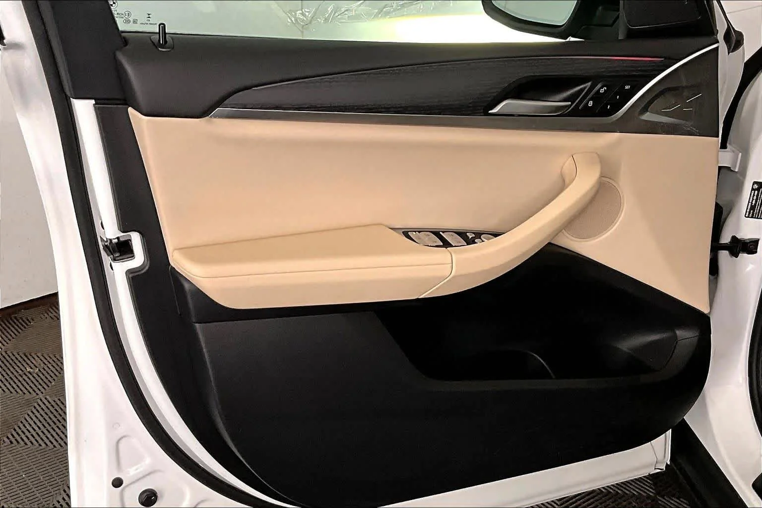 Used 2023 Alpine White BMW xDrive30i image 21