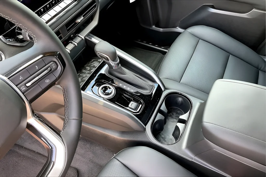 2025 Chevrolet Colorado LT - Photo 9