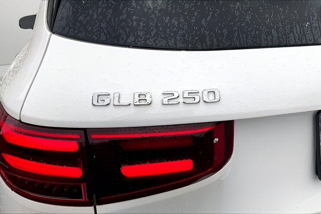 Used 2025 White Mercedes-Benz GLB 250 image 23