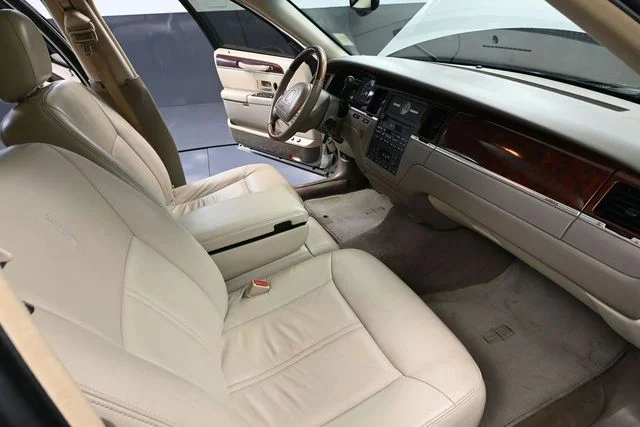2004 Lincoln Town Car Ultimate - Photo 39