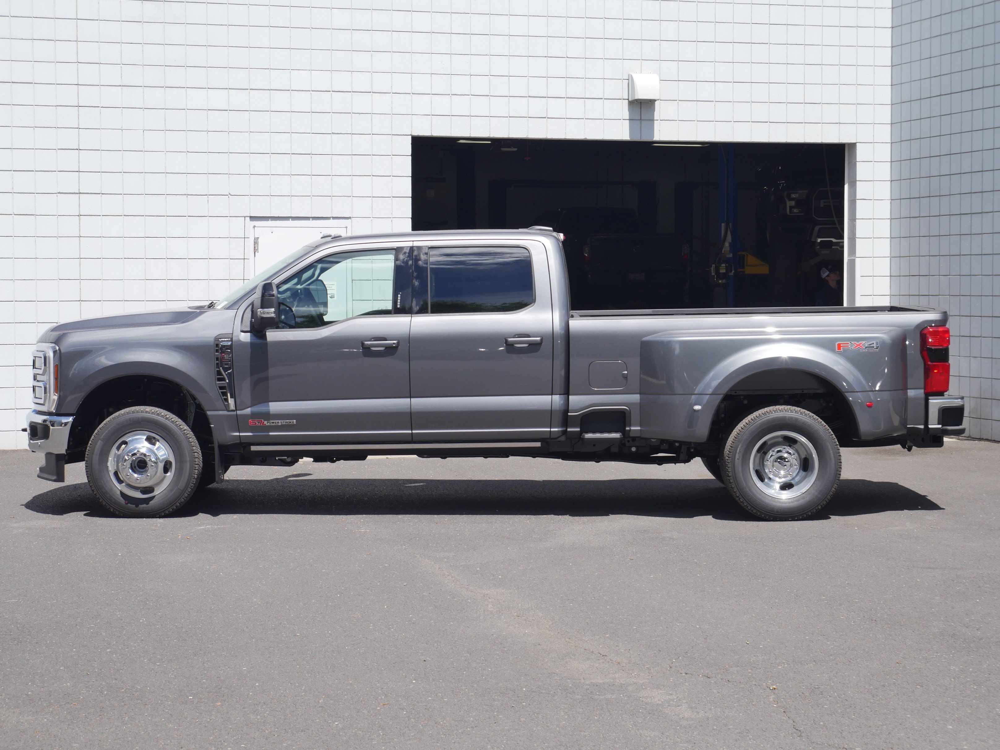 New 2026 Carbonized Gray Metallic Ford F-350® Lariat® image 19
