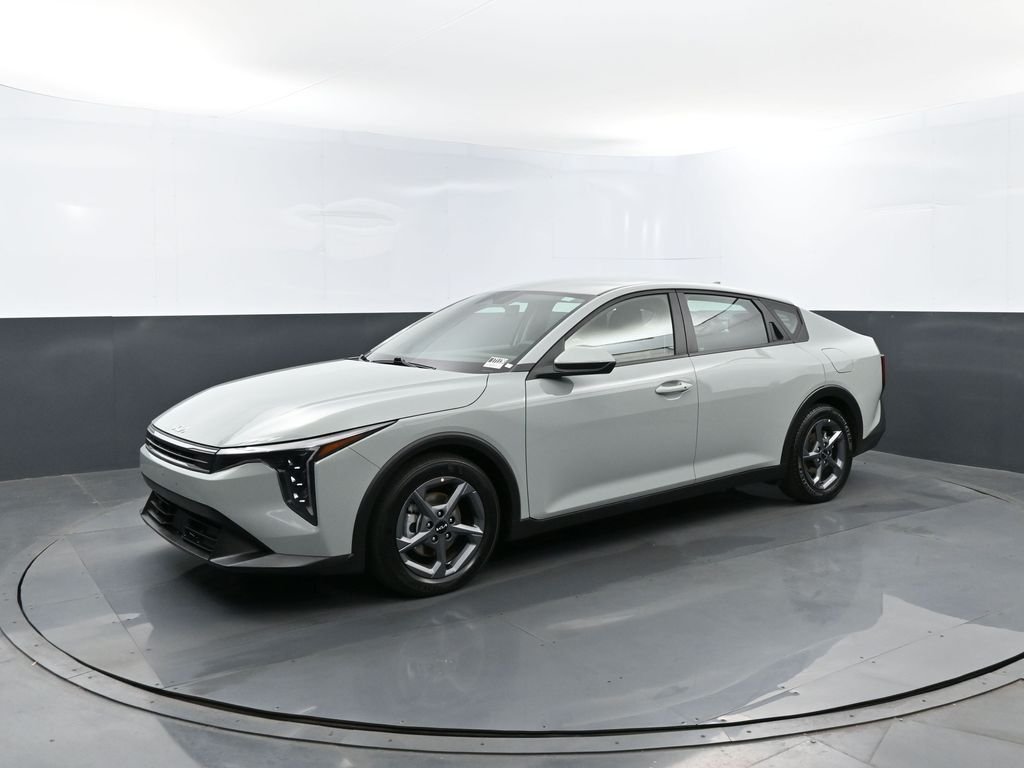 2025 Kia K4 LXS AT's photo