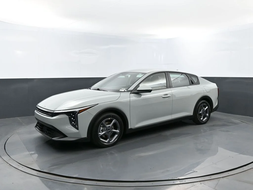 2025 Kia K4 LXS AT's photo