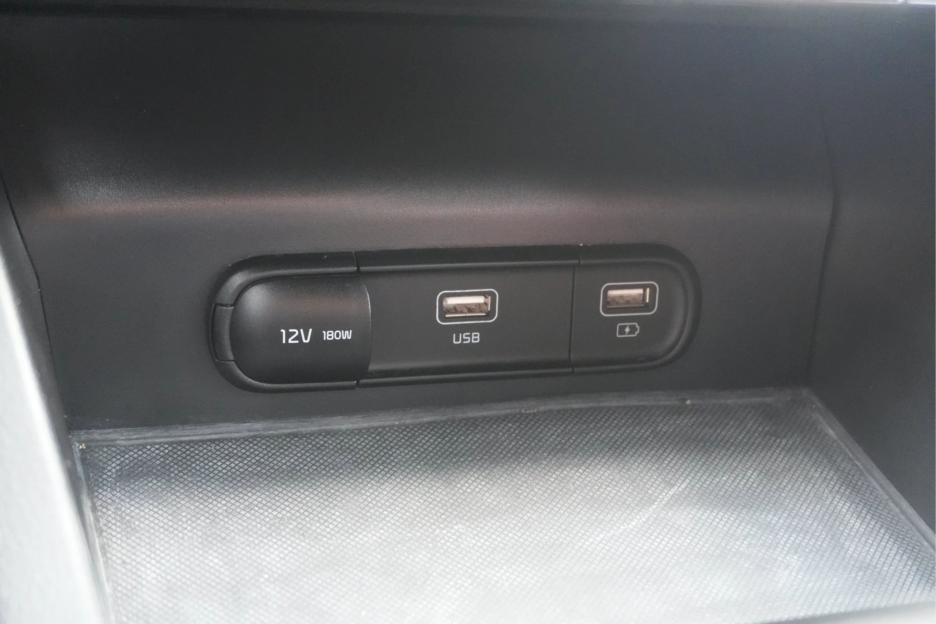 Used 2023 Wolf Gray Kia GT-Line image 30
