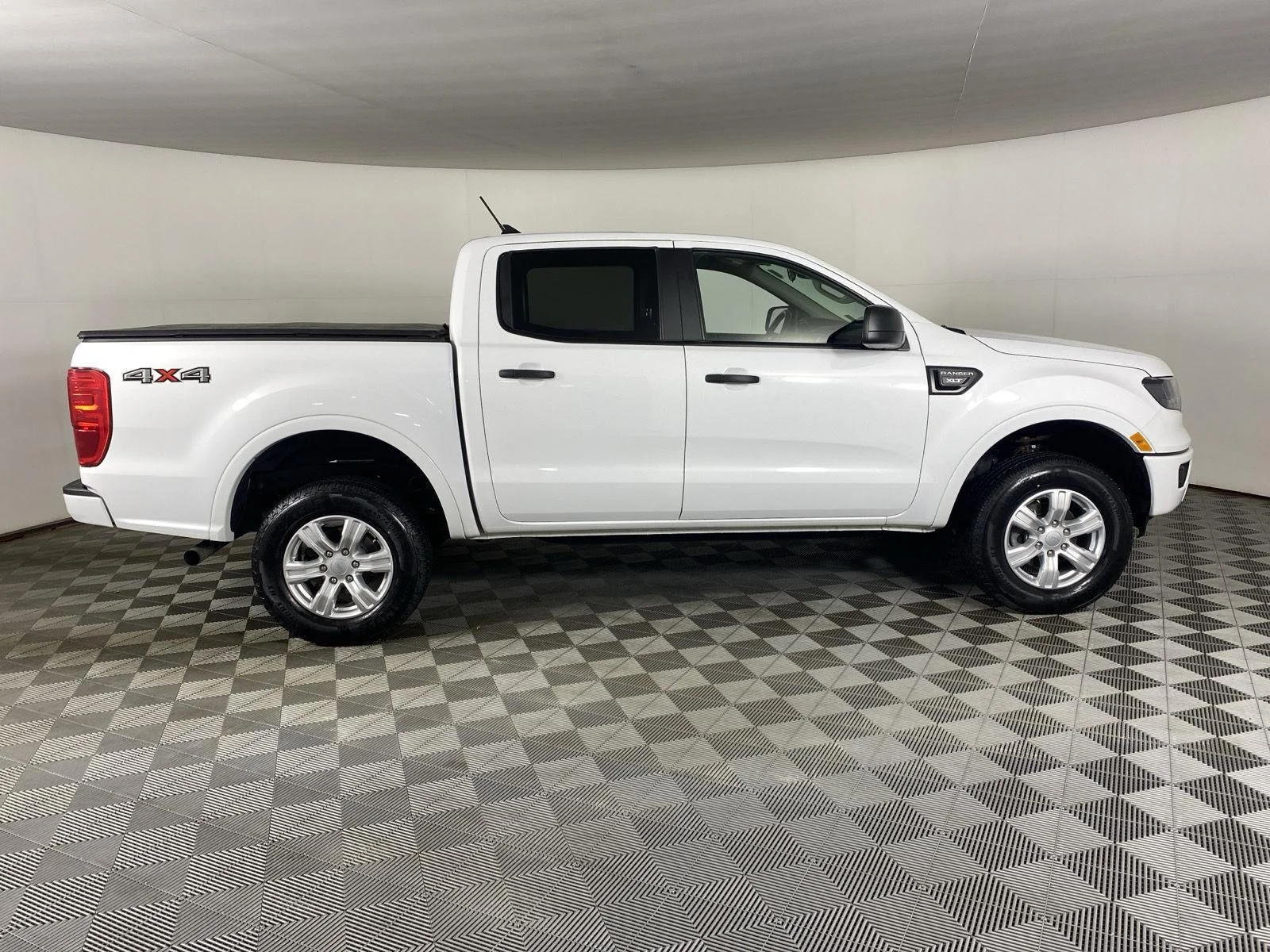 Used 2023 Oxford White Ford XLT image 17