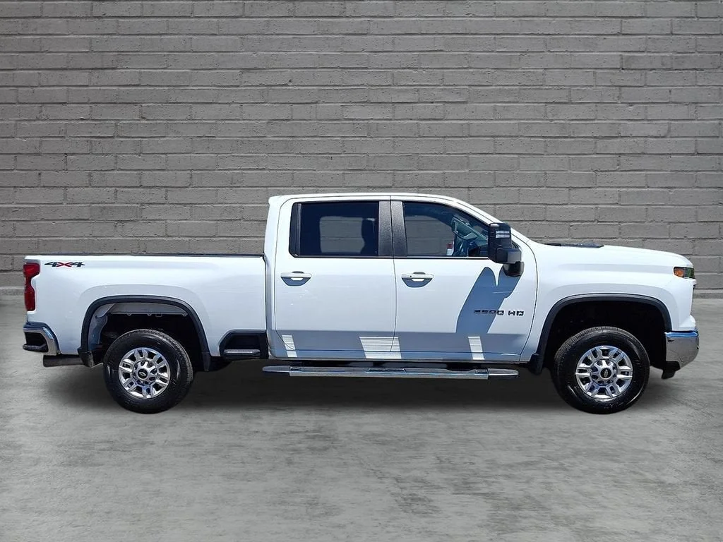 Used 2025 Summit White Chevrolet LT image 42