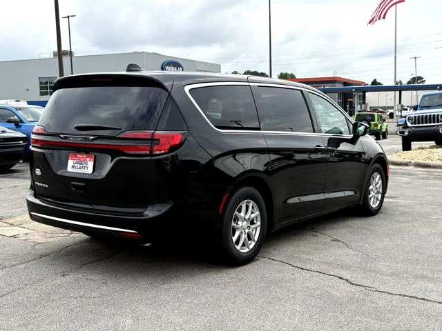 New 2027 Diamond Black Crystal Pearl-Coat Exterior Paint Chrysler Select image 10