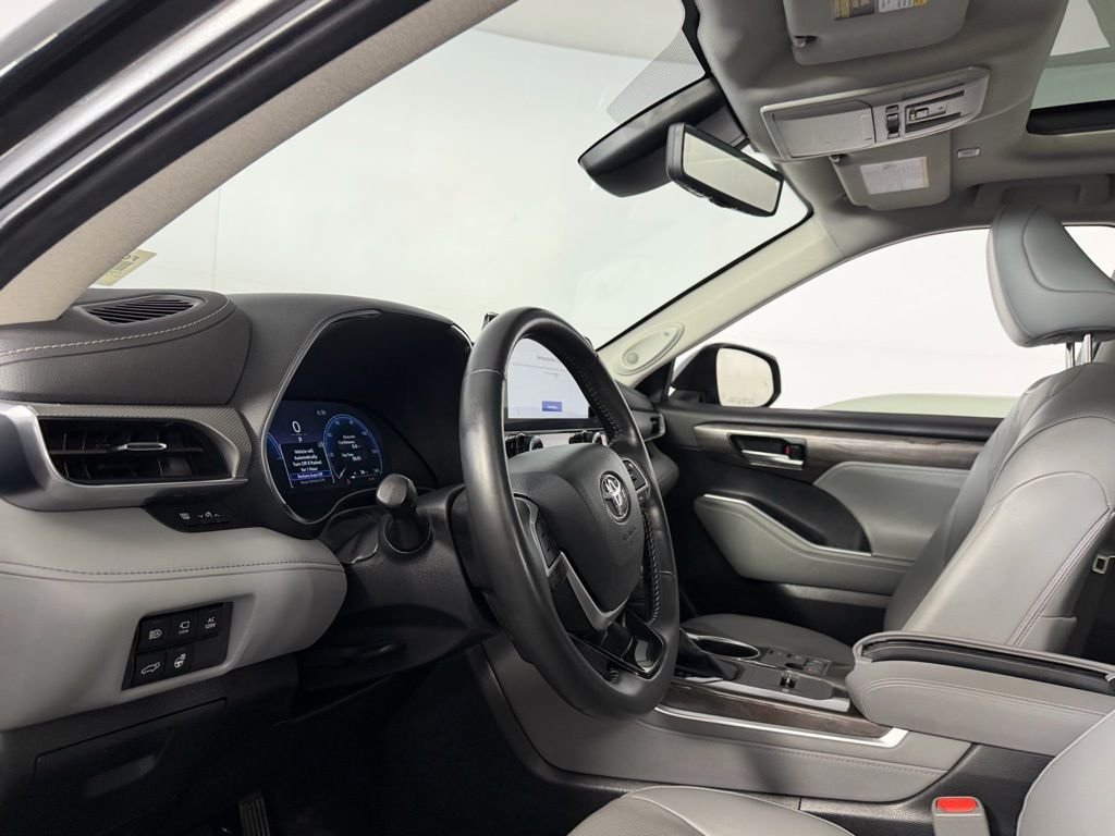 Used 2024 Magnetic Gray Metallic Toyota Platinum image 20