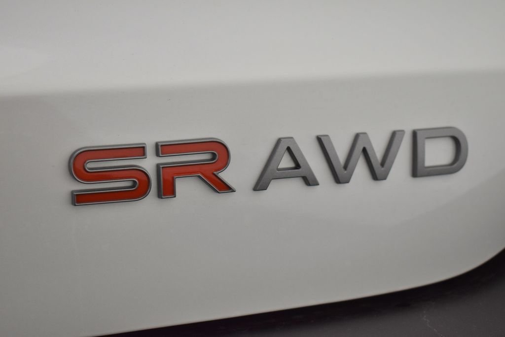Certified Used 2025 White Nissan SR image 10