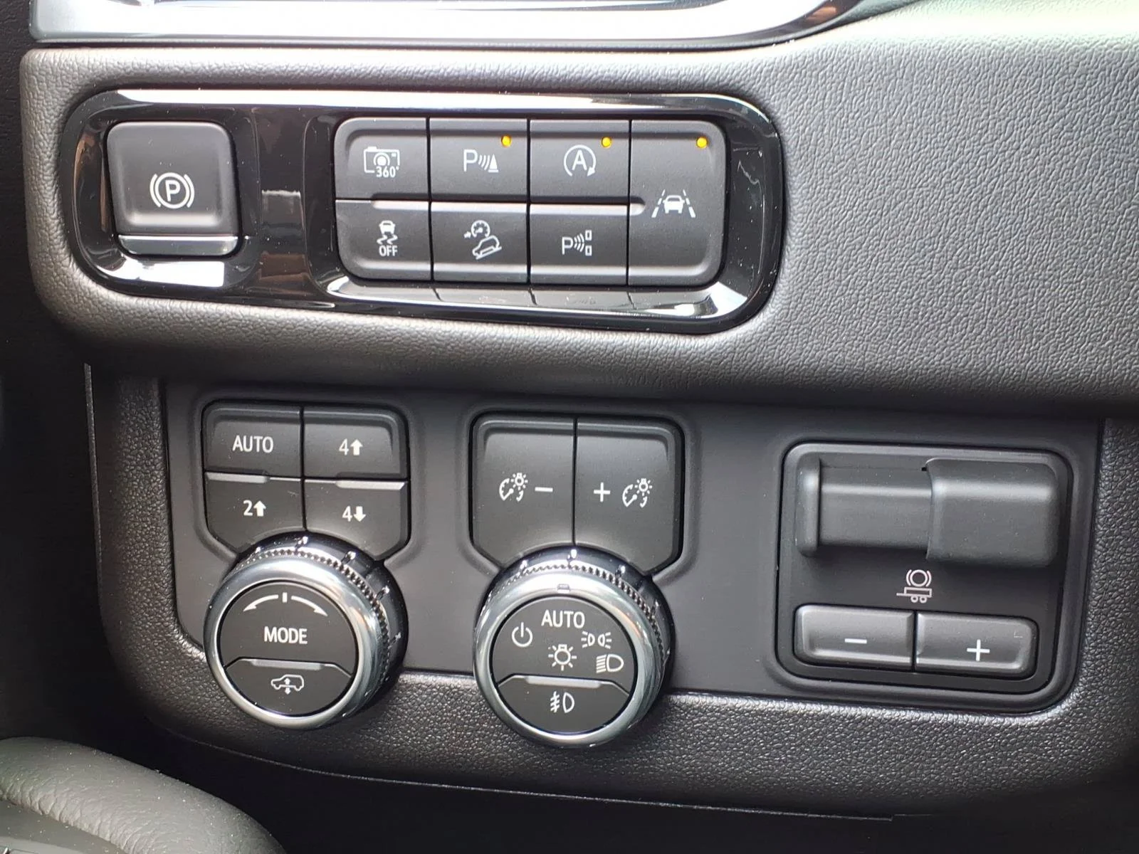 2026 GMC Yukon XL Denali - Photo 26