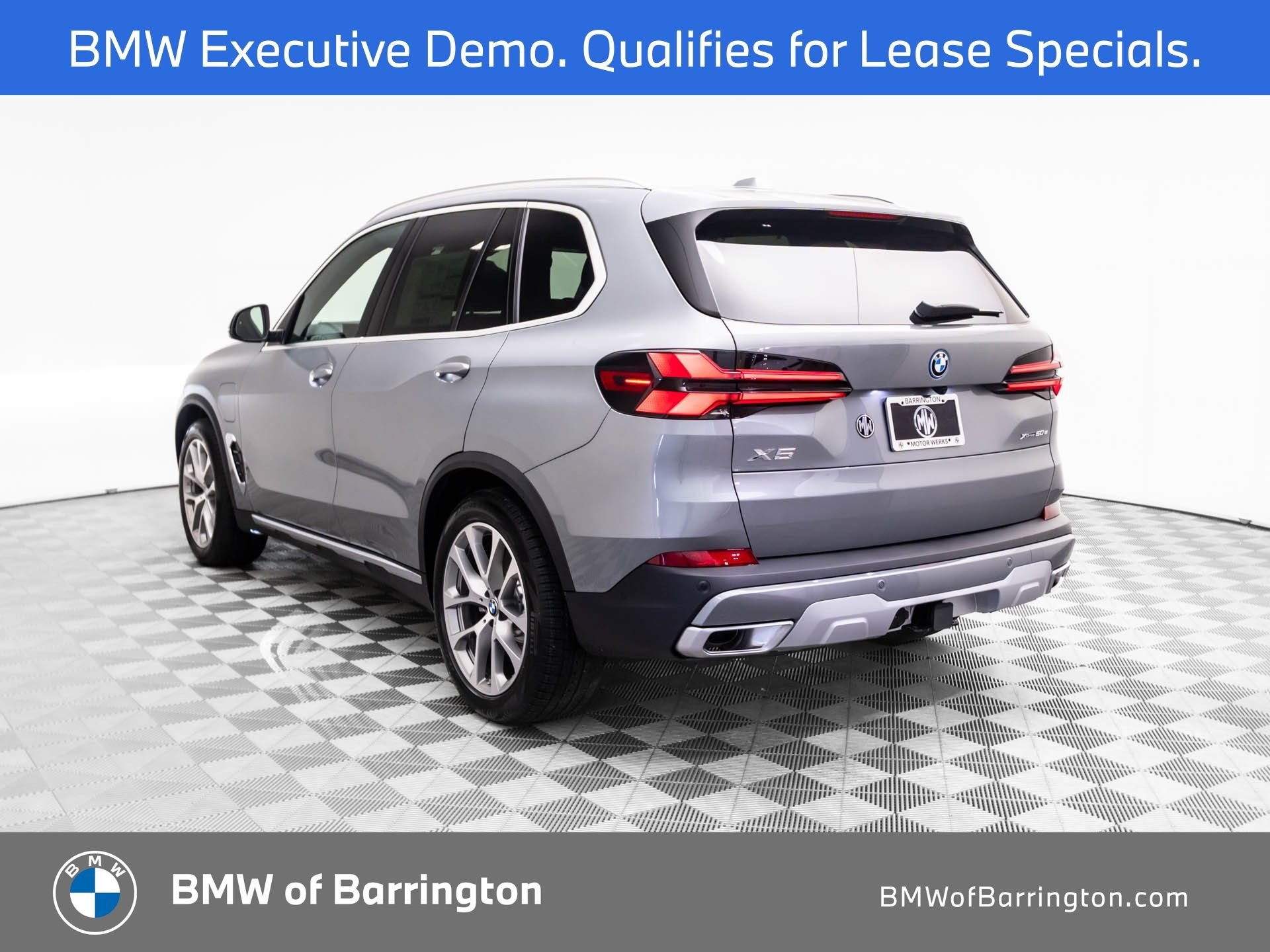 New 2026 Skyscraper Grey Metallic BMW xDrive50e image 3