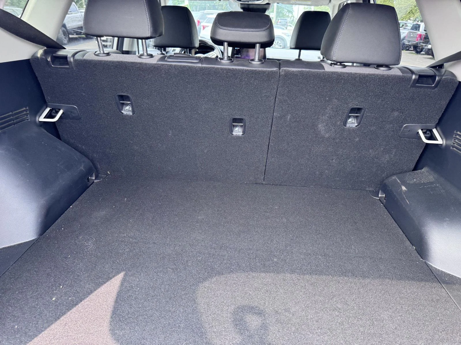 Used 2022 Clear White/Black Roof Kia S image 7