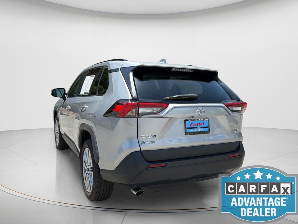 Used 2022 Silver Toyota XLE Premium image 4