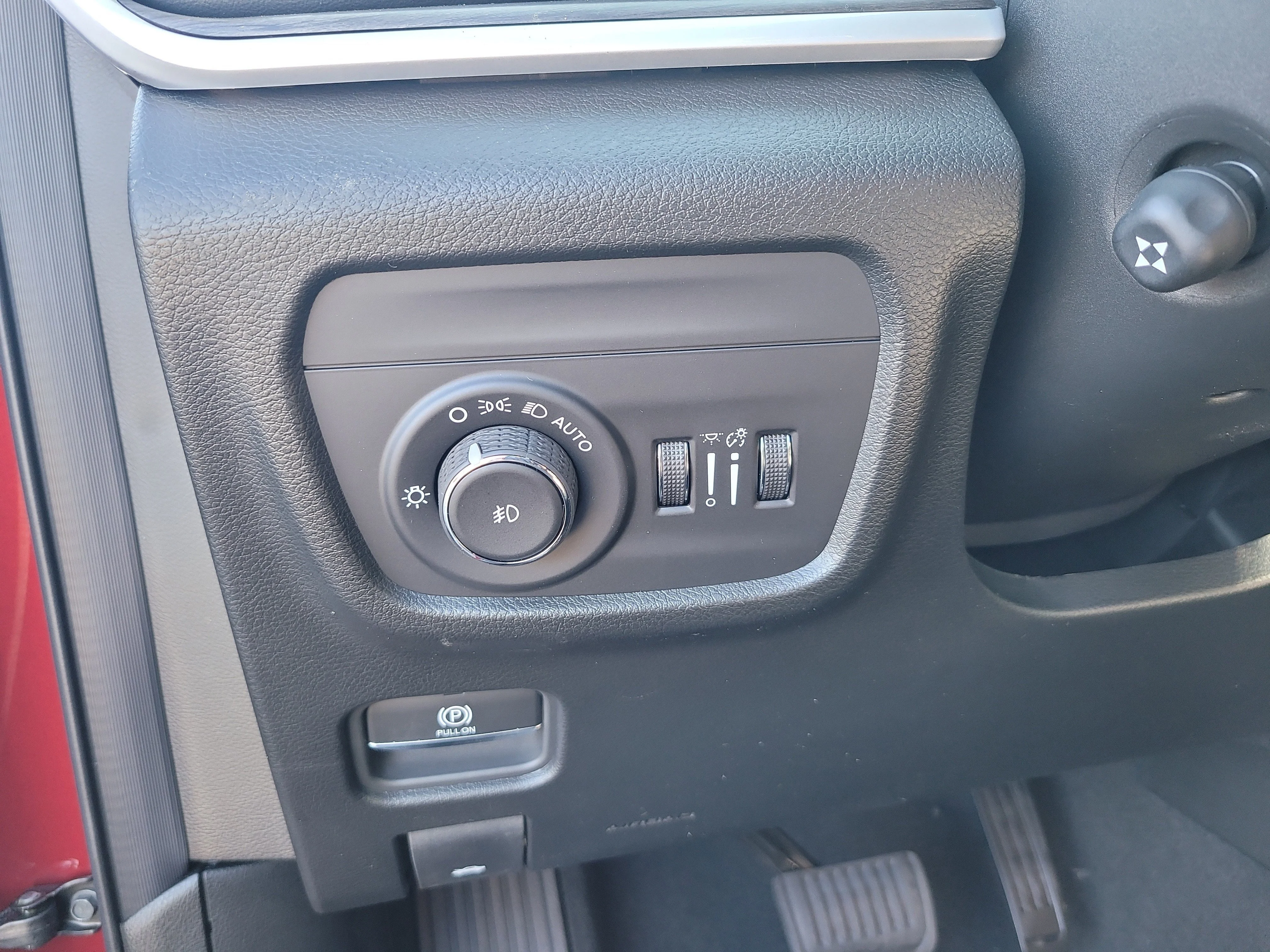 New 2026 Velvet Red Pearlcoat Jeep Limited Reserve image 22