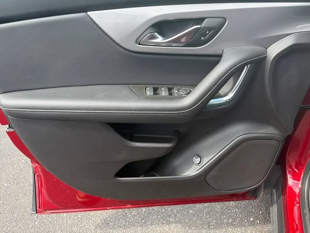 Used 2023 RADIANT RED TINTCOAT Chevrolet LT image 12