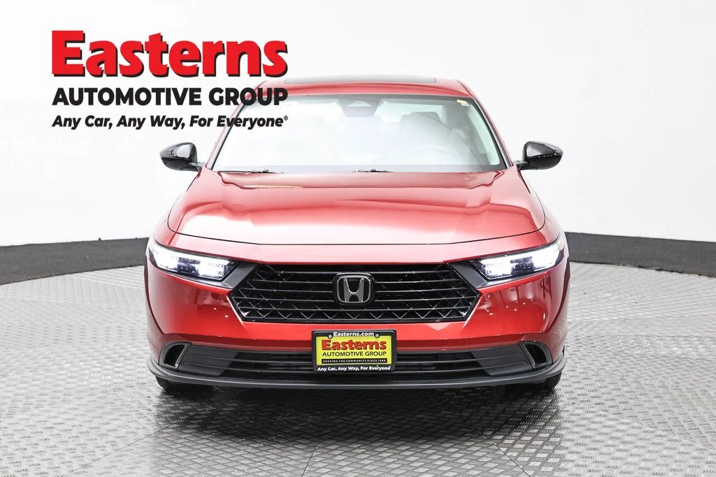 Used 2025 Red Honda SE image 2