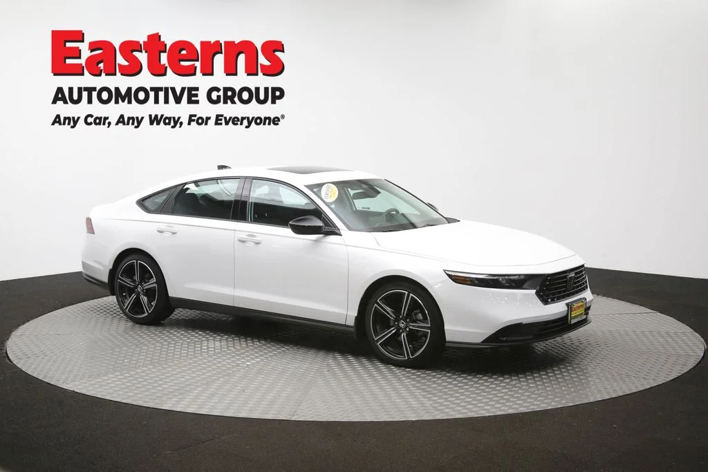 Used 2026 White Honda SE image 47