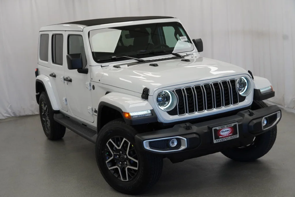 New 2027 Bright White Clear-Coat Paint Jeep Sahara image 12