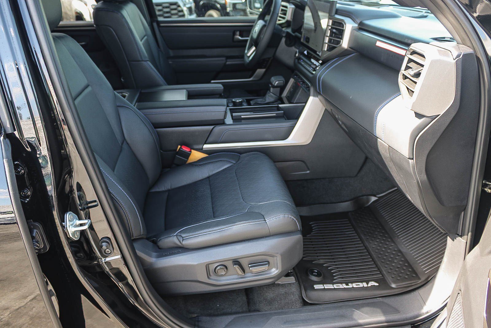 2026 Toyota Sequoia Platinum - Photo 18