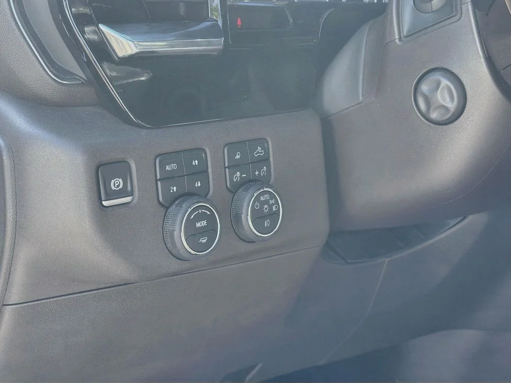 Used 2025 White Chevrolet LTZ image 10