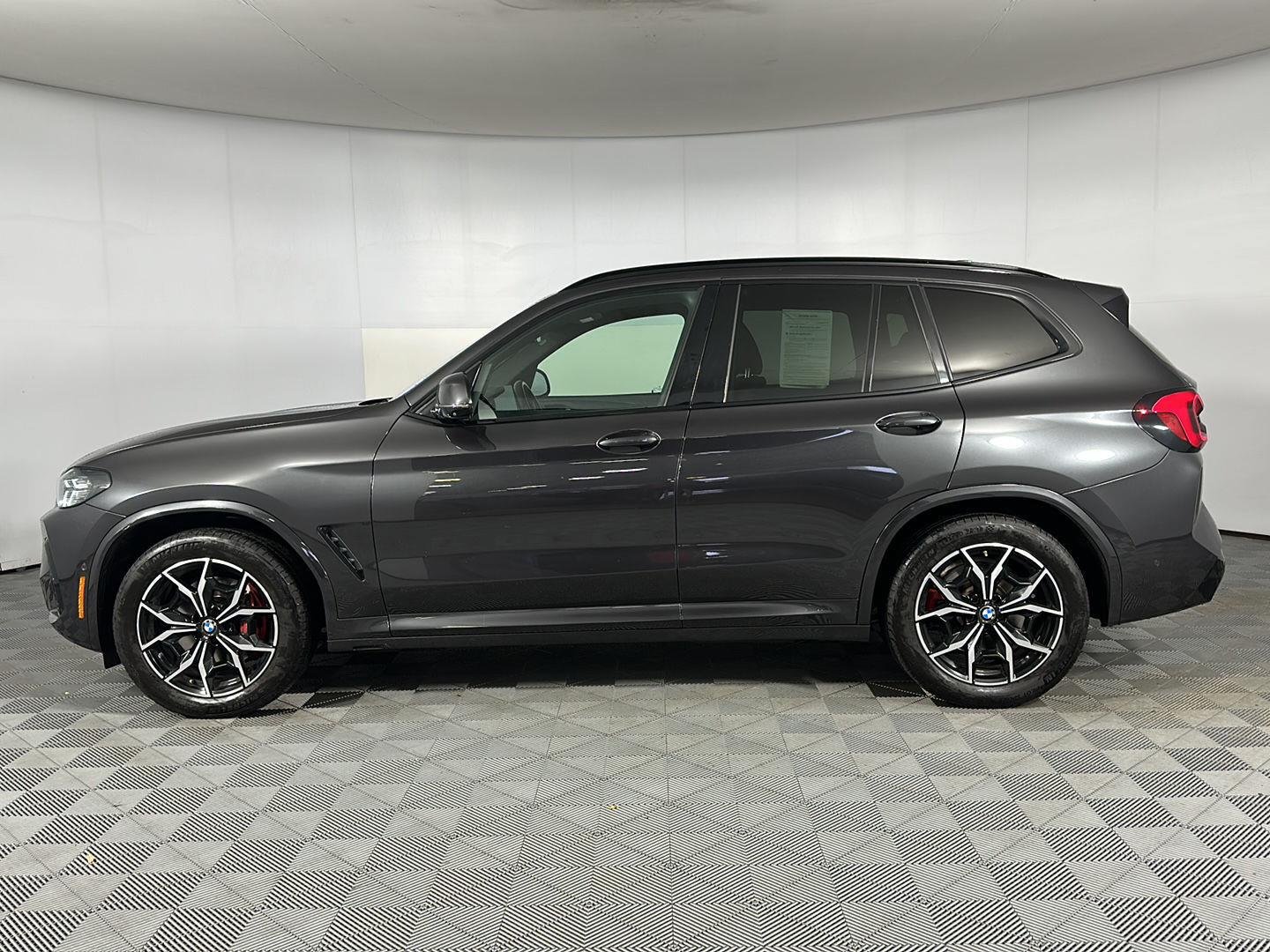 Used 2023 Dark Graphite Metallic BMW xDrive30i image 5