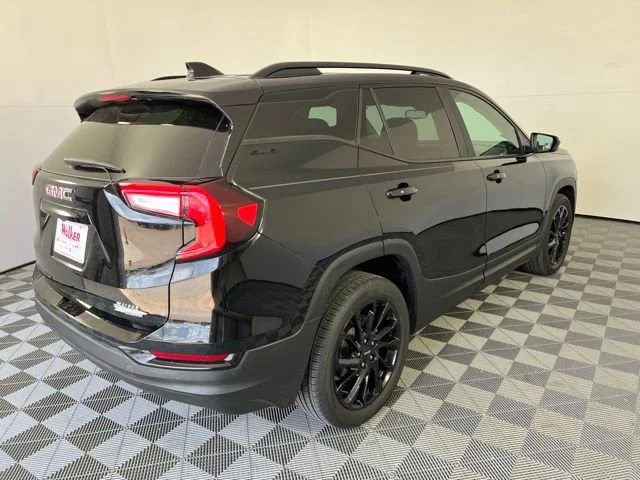 Used 2023 Ebony Twilight Metallic GMC SLE image 7