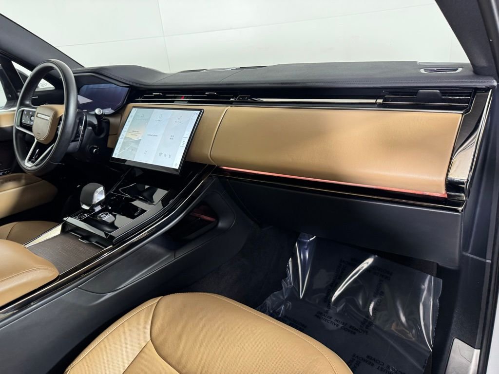 Used 2024 Fuji White Land Rover SE image 32
