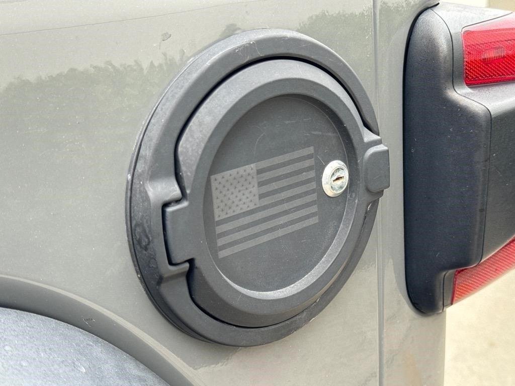 Used 2018 Sting-Gray Clearcoat Jeep Sport S image 14