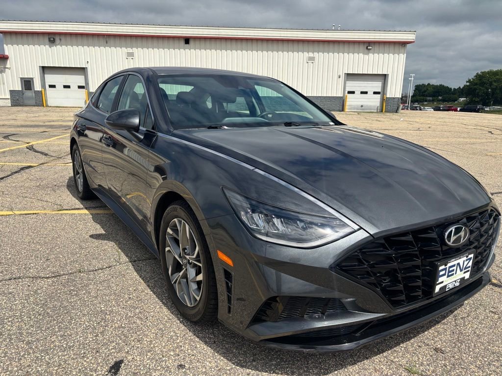 Used 2023 Silver Hyundai SEL image 1