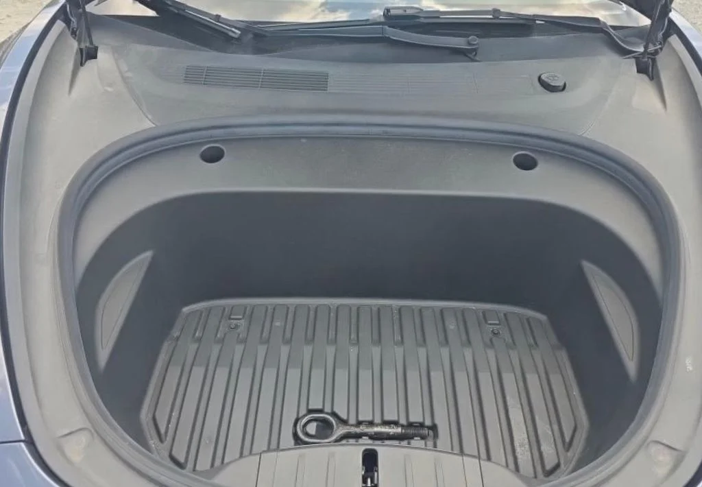 Used 2023 Gray Tesla Base image 9