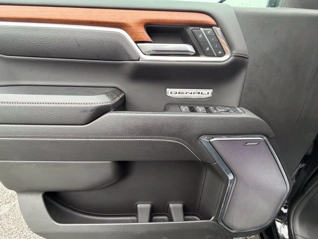 Used 2022 ONYX BLACK GMC Denali image 14