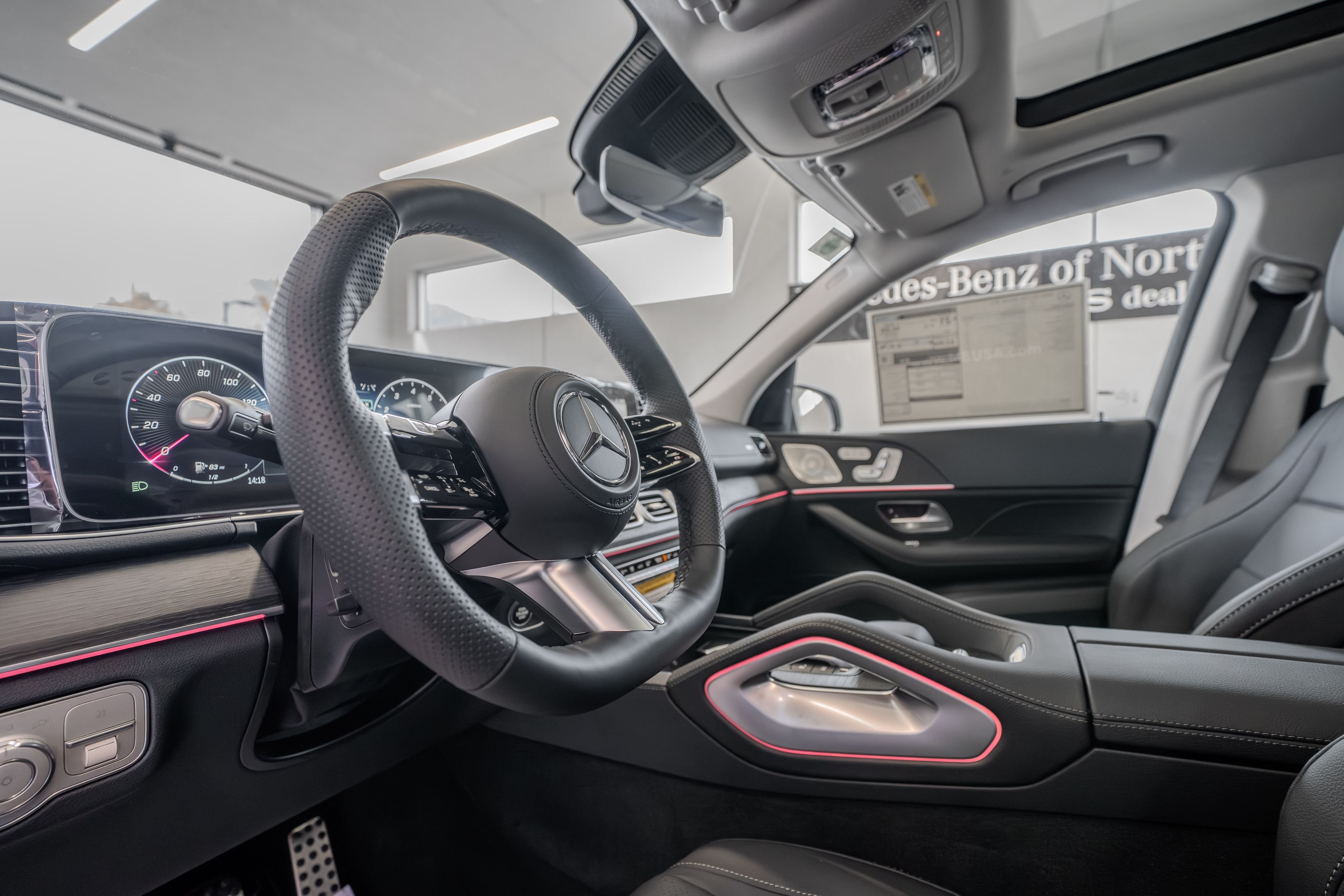 New 2026 MANUFAKTUR Moonlight White Metallic Mercedes-Benz GLS 450 image 6
