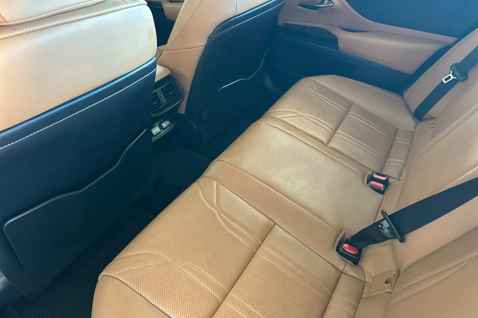 Certified Used 2023 White Pearl Lexus 300h Luxury image 9