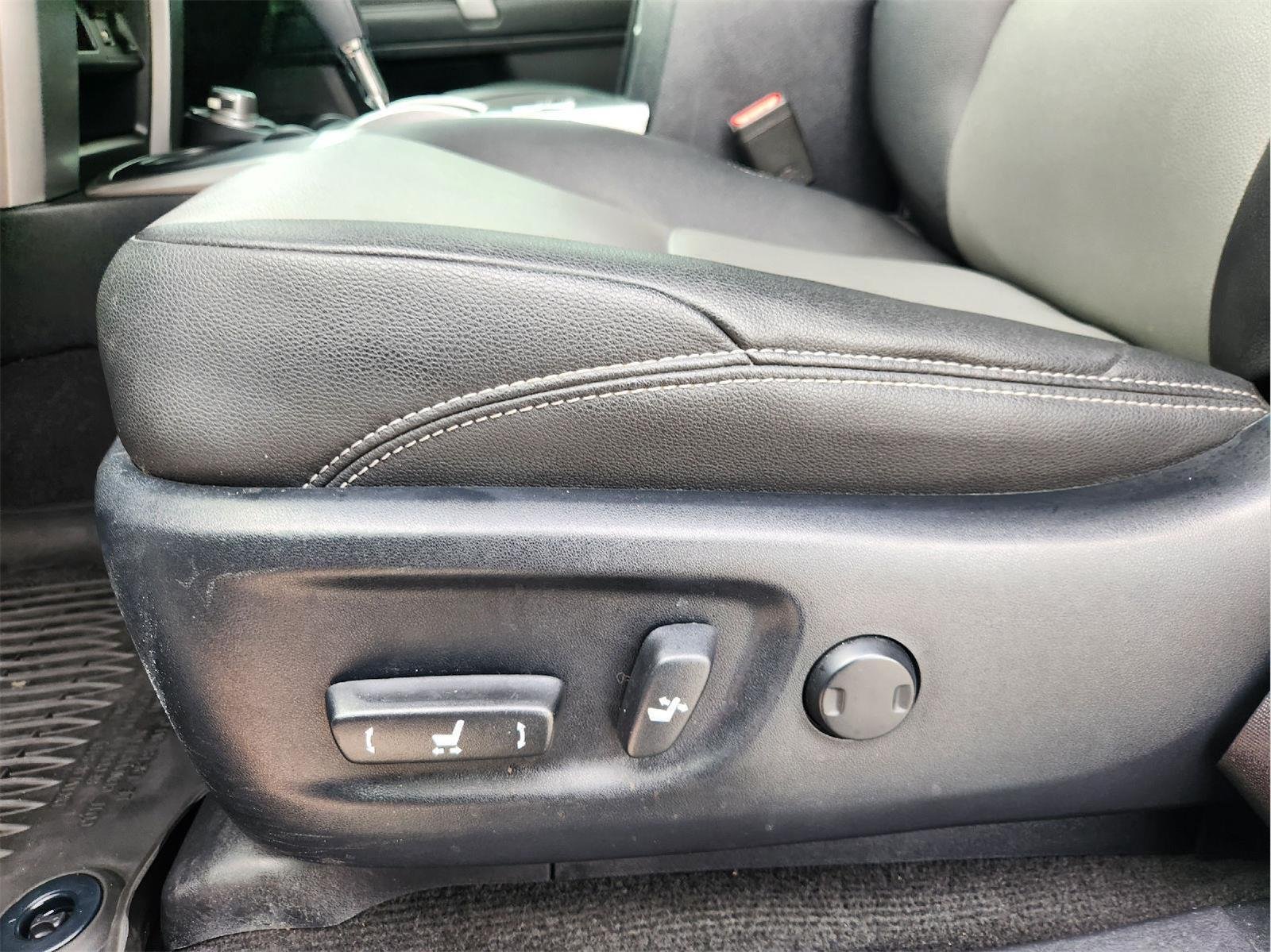 2020 Toyota 4Runner photo 23 of 32