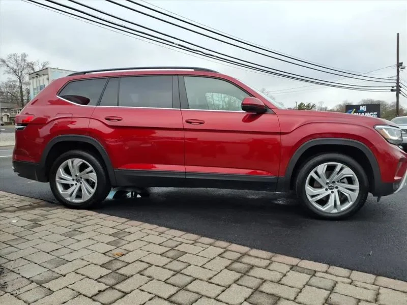 Used 2022 Red Volkswagen SE 4Motion w/Tech Pkg Sport Utility 4D image 2