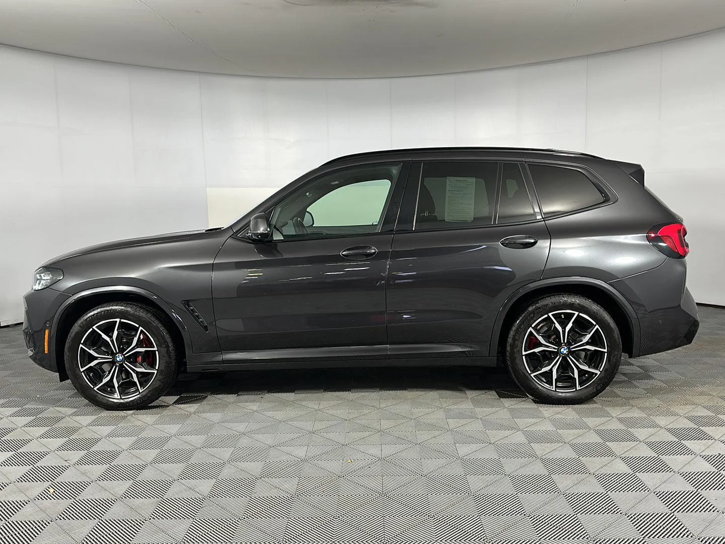 Used 2023 Dark Graphite Metallic BMW xDrive30i image 5