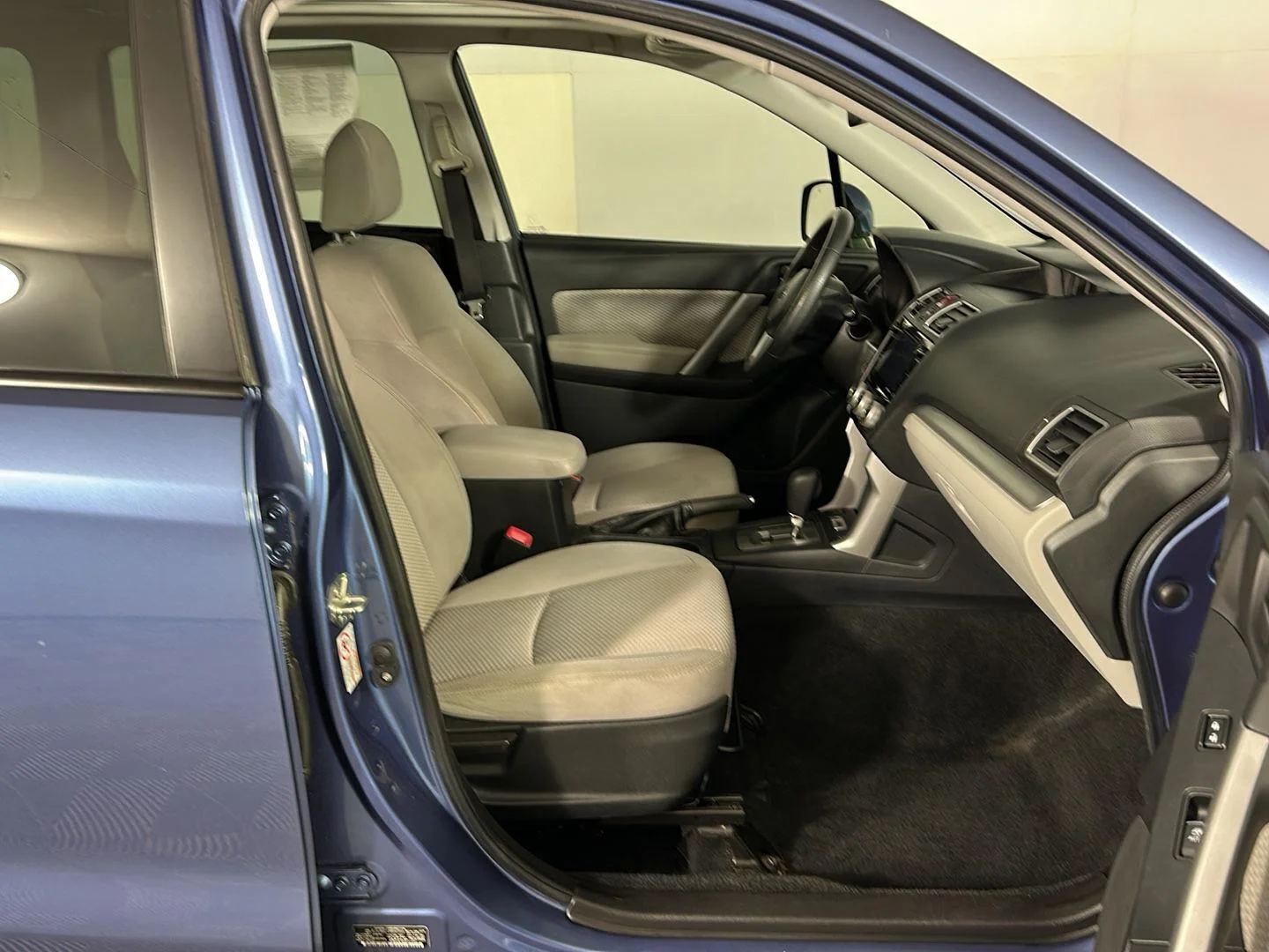 Used 2018 Quartz Blue Pearl Subaru Premium image 26