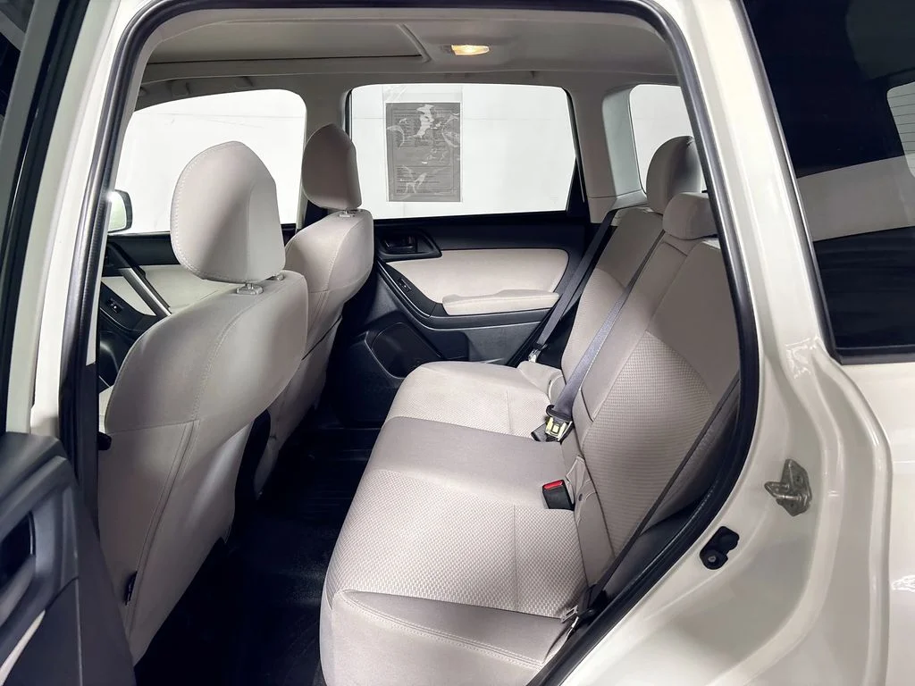 Used 2014 White Subaru 2.5i Premium image 20