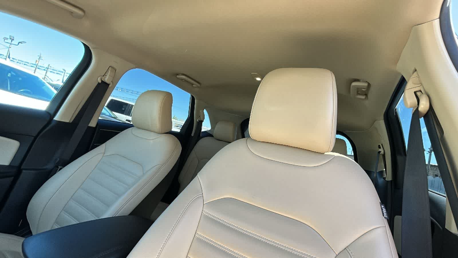 Used 2021 Oxford White Ford SEL image 11
