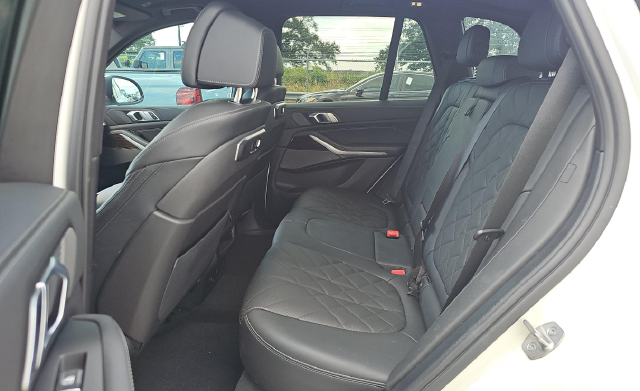 Used 2024 Alpine White BMW xDrive50e image 6