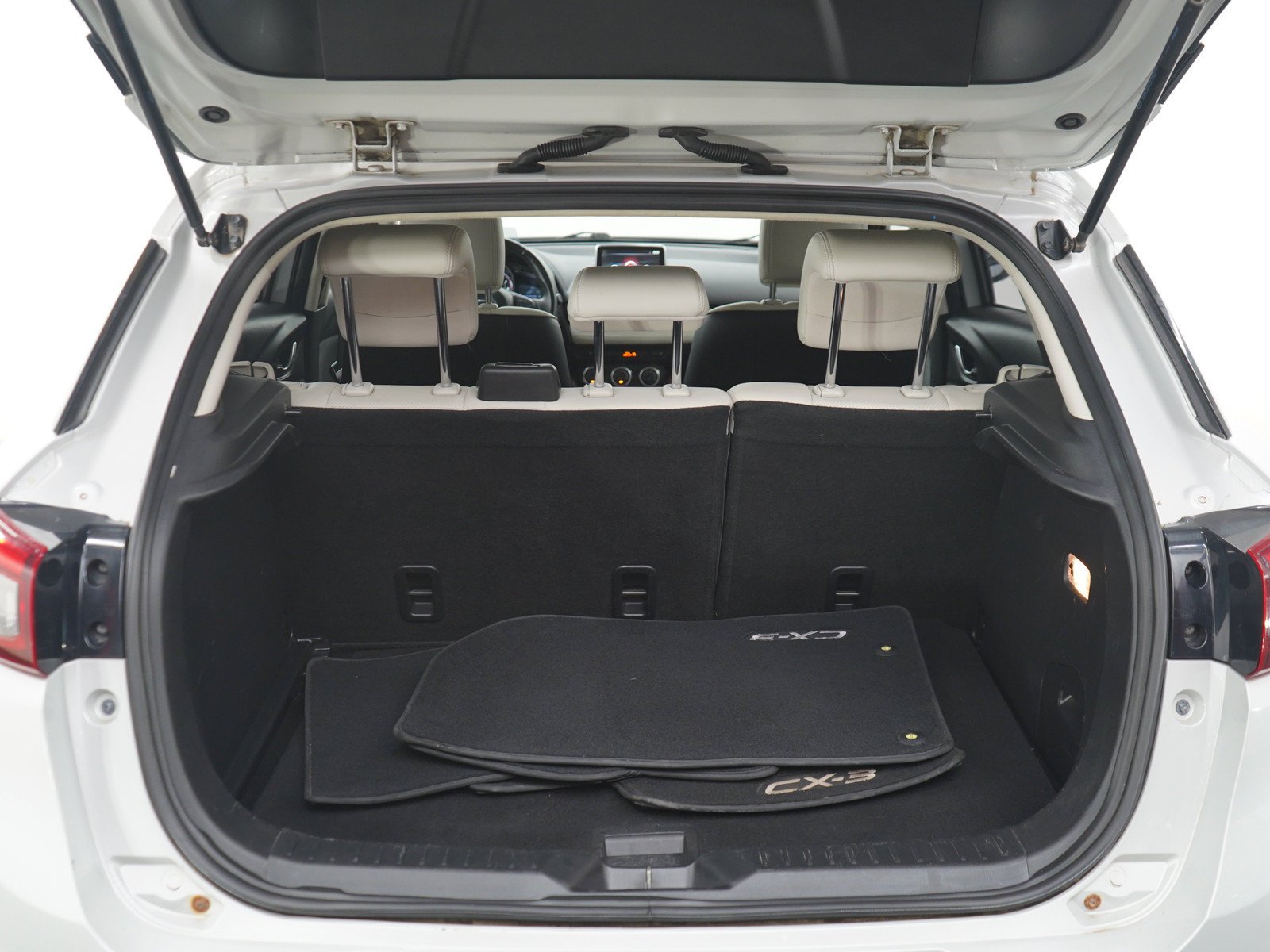 Used 2016 Crystal White Pearl Mica Mazda Grand Touring image 16