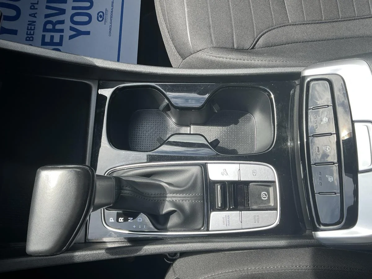 Used 2024 White Hyundai Preferred image 28