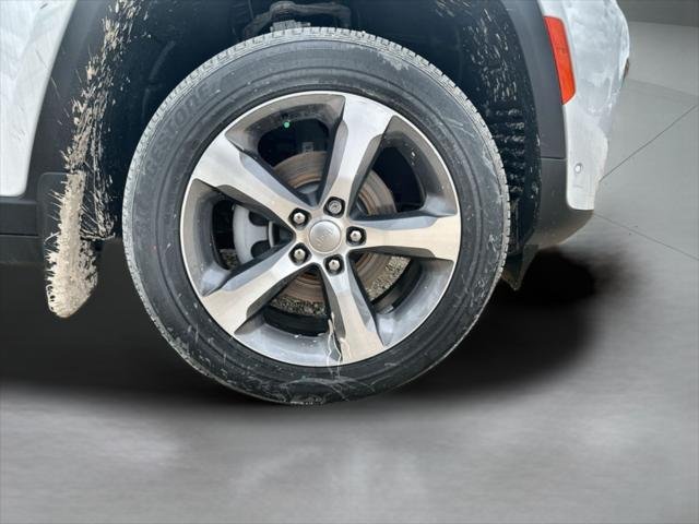 New 2026 Bright White Clear-Coat Exterior Paint Jeep Limited image 45