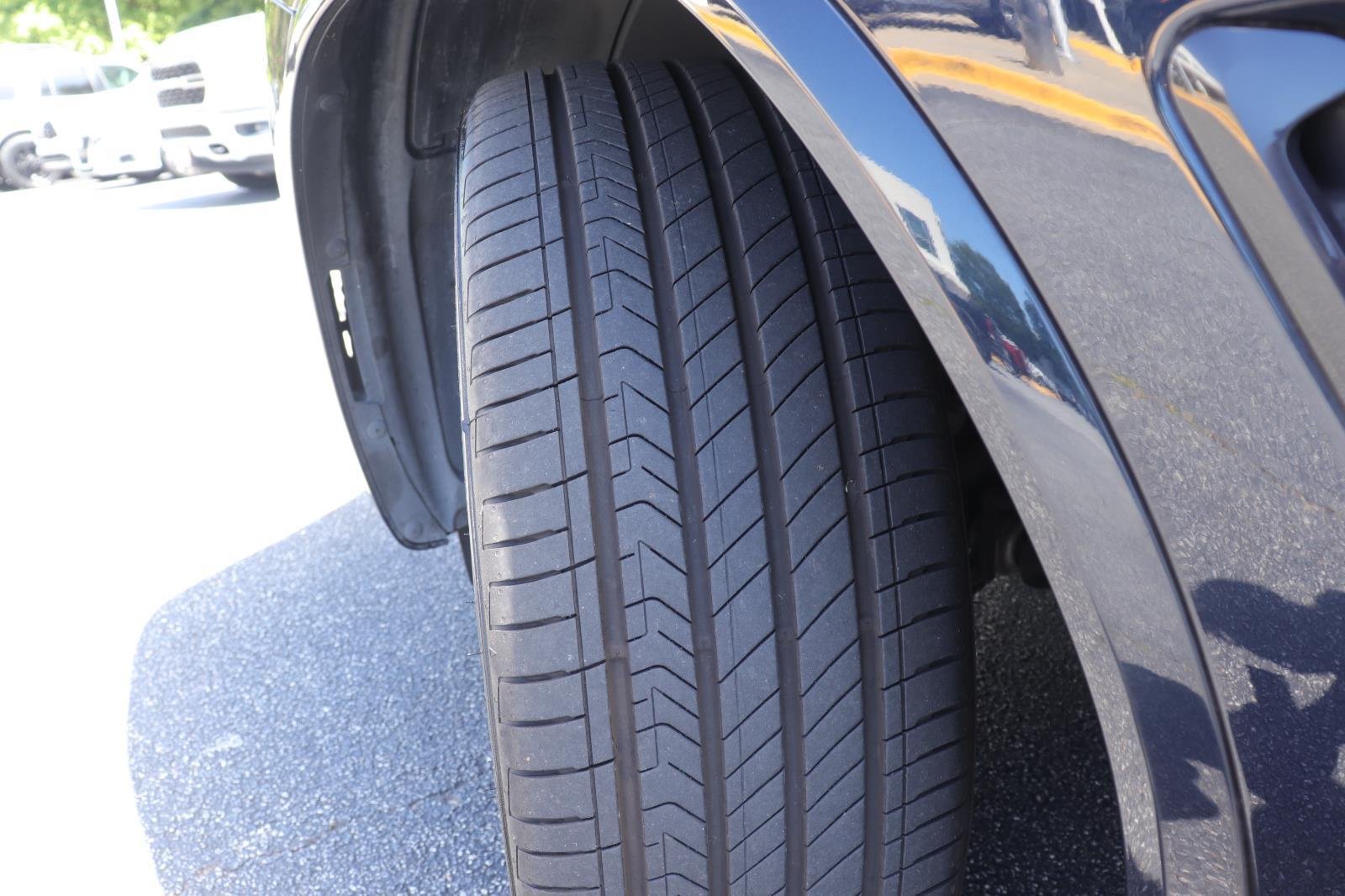 Used 2022 Carbon Black Metallic BMW xDrive30i image 40