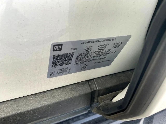 Certified Used 2025 Iridescent Pearl Tricoat Chevrolet Premier image 6