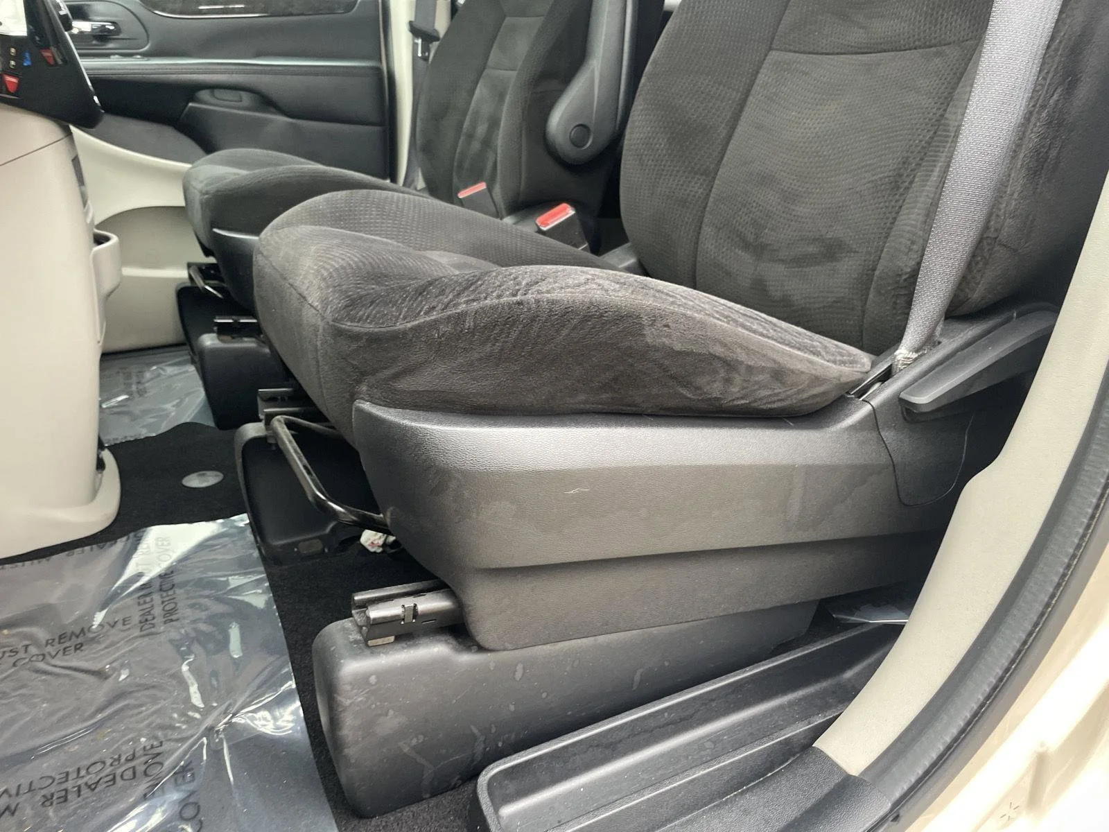 Used 2015 Cashmere/Sandstone Pearlcoat Dodge American Value Pkg image 11