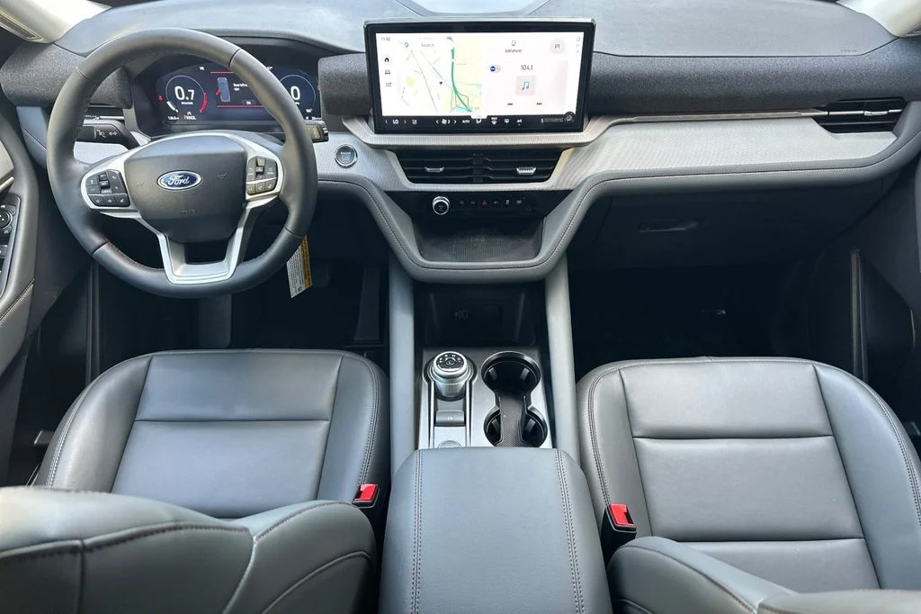 New 2026 Oxford White Ford Active image 13