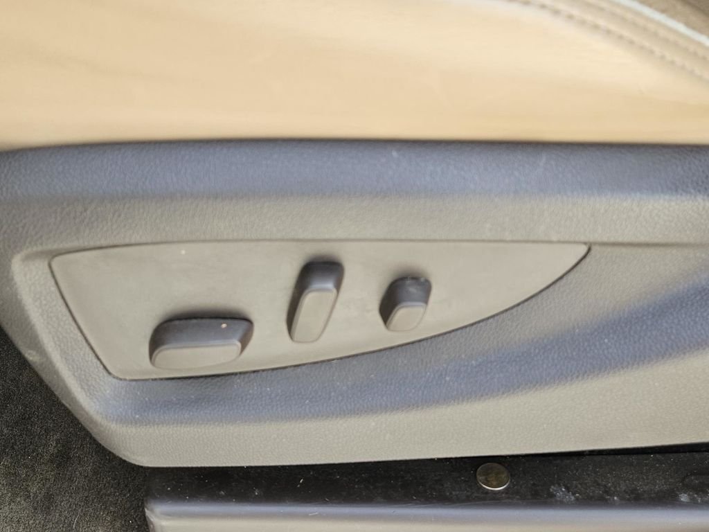 Used 2018 Silver GMC Denali image 14